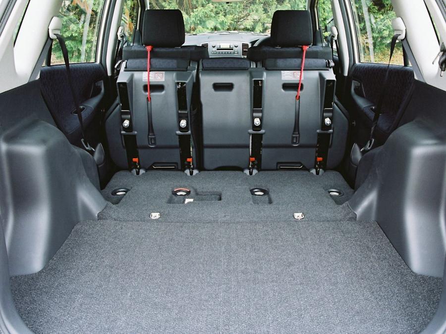  Toyota Corolla Verso 2001 года  (UK) (фото 5 из 9)